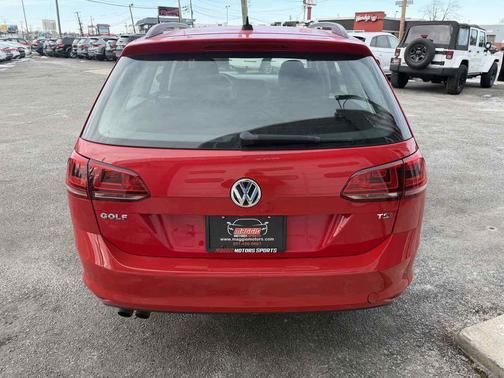 2016 Volkswagen Golf SportWagen TSI S 4-Door