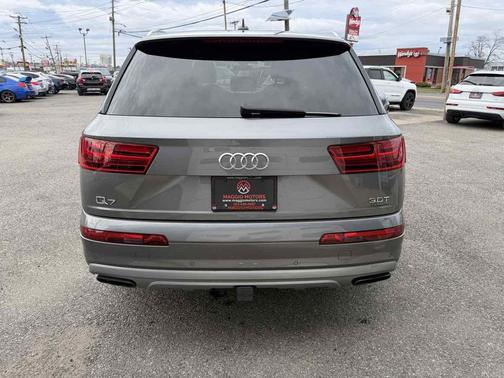 Graphite Gray Metallic 2018 Audi Q7 3.0T Premium