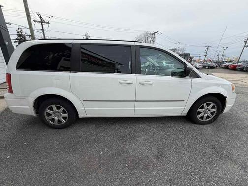 2010 Chrysler Town & Country Touring
