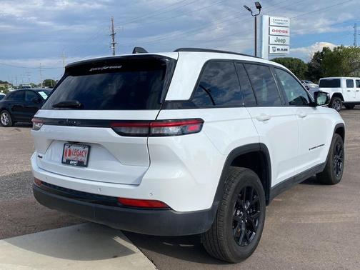 2024 Jeep Grand Cherokee Laredo