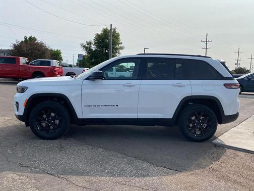 2025 Jeep Grand Cherokee Laredo