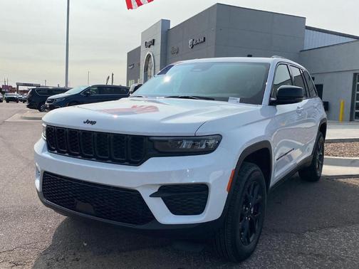 2025 Jeep Grand Cherokee Laredo