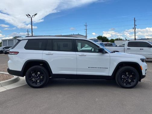 2025 Jeep Grand Cherokee L Laredo