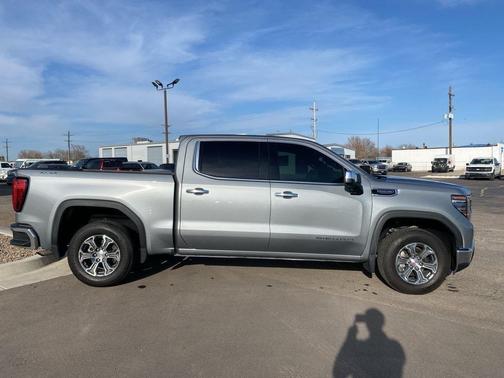 2024 GMC Sierra 1500 SLT