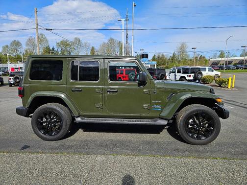 Sarge Green 2022 Jeep Wrangler Unlimited 4xe Sahara