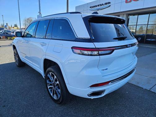 Bright White Clearcoat 2023 Jeep Grand Cherokee 4xe Overland