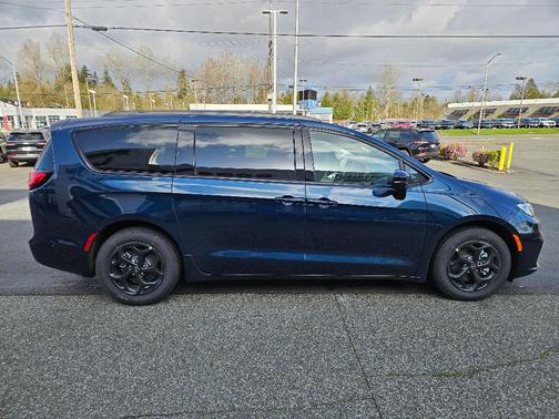 2025 Chrysler Pacifica Hybrid Select
