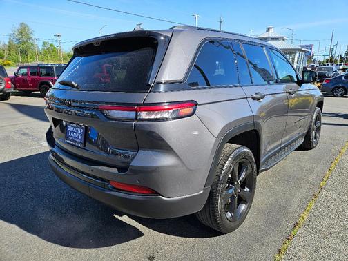 Metallic 2024 Jeep Grand Cherokee Limited