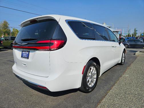 2024 Chrysler Pacifica Touring-L