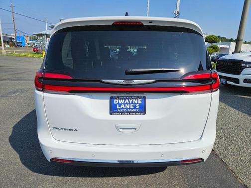 2024 Chrysler Pacifica Touring-L