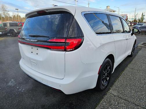 2024 Chrysler Pacifica Touring-L