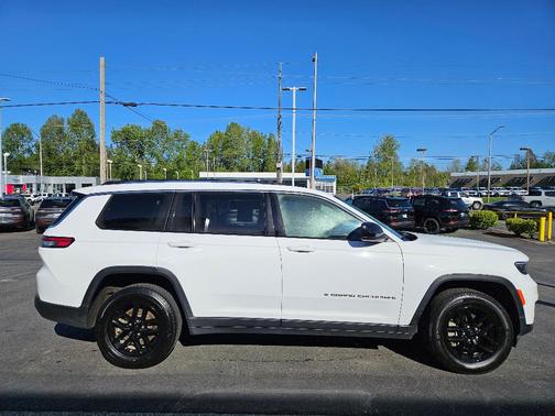 2023 Jeep Grand Cherokee L Laredo