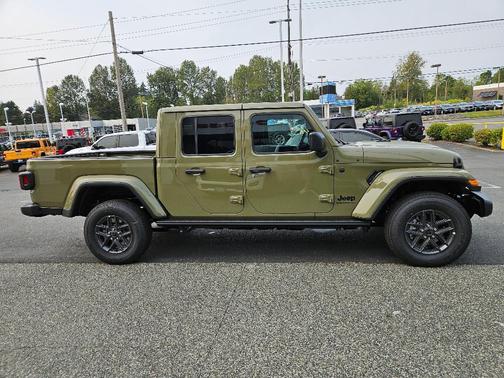 2025 Jeep Gladiator Sport