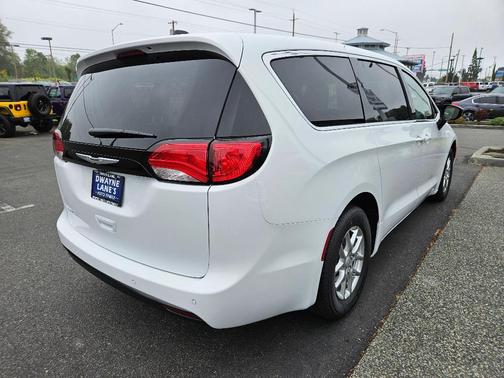 2026 Chrysler Voyager LX