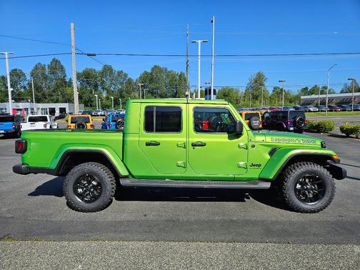 2025 Jeep Gladiator Sport