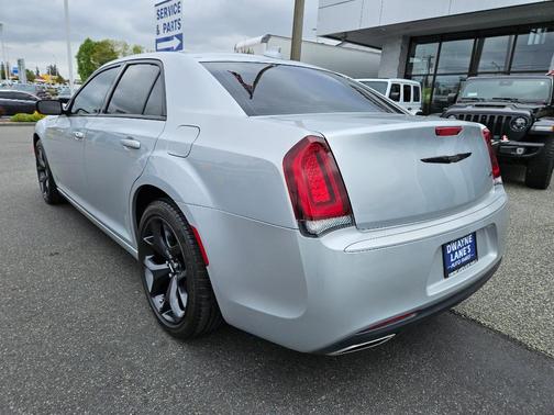 2023 Chrysler 300 Touring