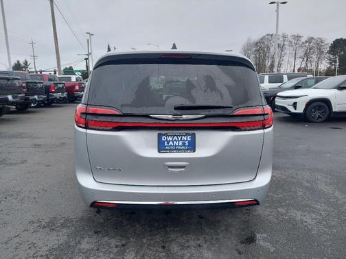 2024 Chrysler Pacifica Touring-L
