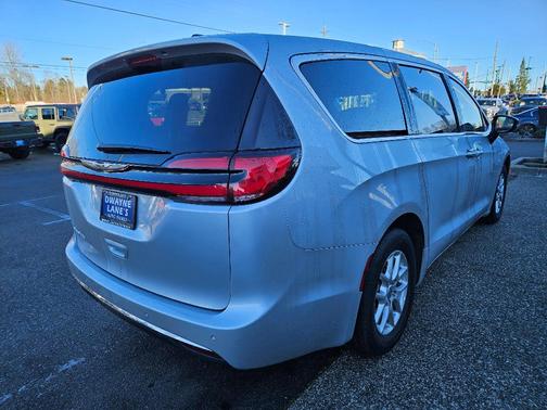 2024 Chrysler Pacifica Touring-L