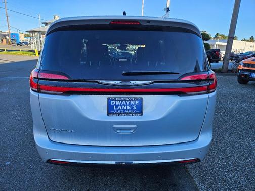 2024 Chrysler Pacifica Touring-L