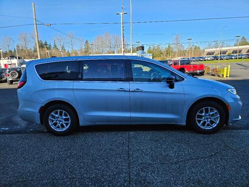 2024 Chrysler Pacifica Touring-L