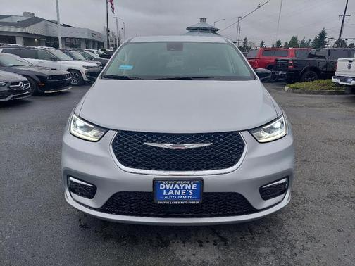 2024 Chrysler Pacifica Touring-L