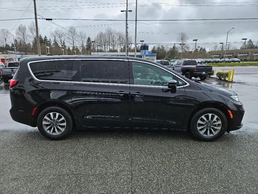 2025 Chrysler Pacifica Hybrid Select