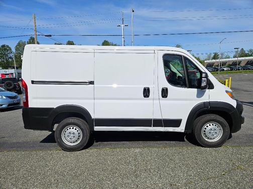 Bright White Clearcoat 2026 RAM ProMaster 1500 Low Roof