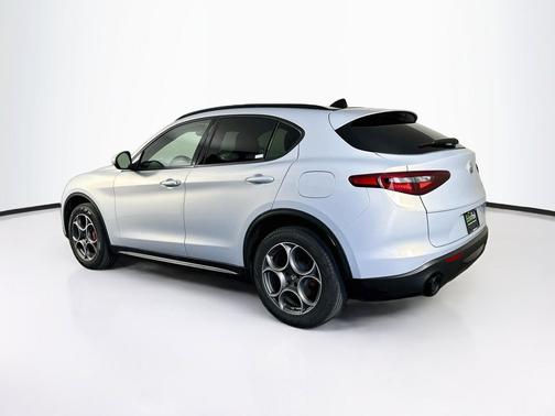Moonlight Gray Metallic 2023 Alfa Romeo Stelvio Sprint RWD