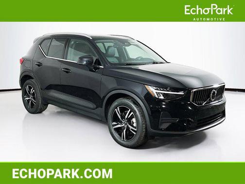 2025 Volvo XC40 B5 Core Bright Theme