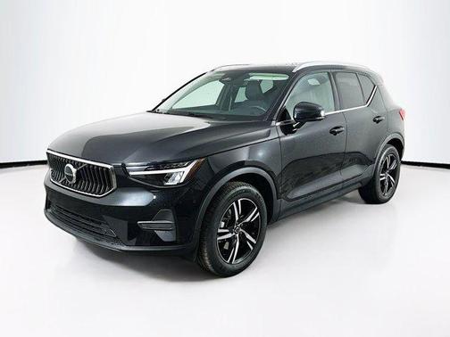 2025 Volvo XC40 B5 Core Bright Theme