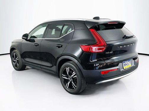 2025 Volvo XC40 B5 Core Bright Theme