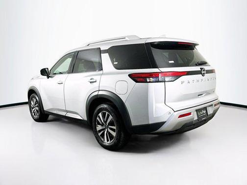 2025 Nissan Pathfinder SL FWD