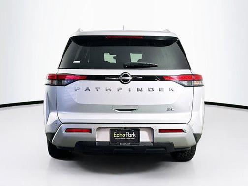 2025 Nissan Pathfinder SL FWD