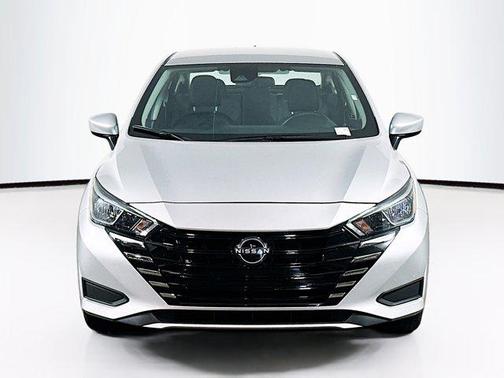 Brilliant Silver Metallic 2024 Nissan Versa 1.6 SV