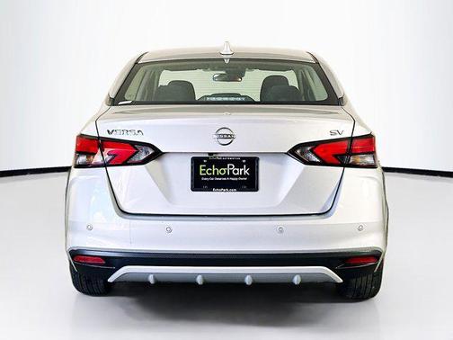 Brilliant Silver Metallic 2024 Nissan Versa 1.6 SV