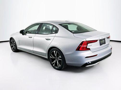 2024 Volvo S60 B5 Core Dark Theme