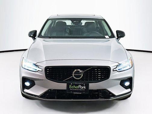 2024 Volvo S60 B5 Core Dark Theme