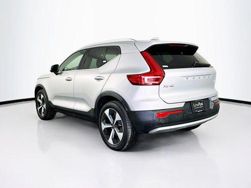 2025 Volvo XC40 B5 Plus Bright Theme