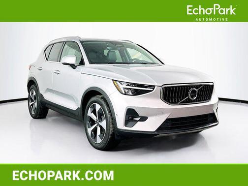 2025 Volvo XC40 B5 Plus Bright Theme