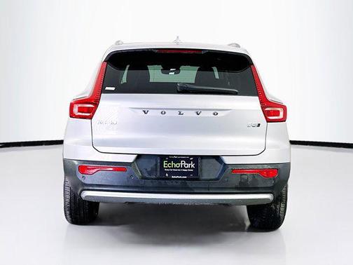 2025 Volvo XC40 B5 Plus Bright Theme