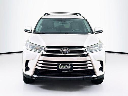 Blizzard Pearl 2019 Toyota Highlander LE