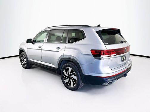 Platinum Gray Metallic 2025 Volkswagen Atlas 2.0T SE w/Technology