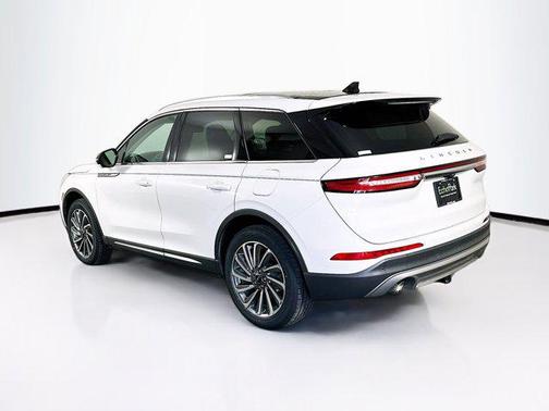 Pristine White Metallic Tri-Coat 2023 Lincoln Corsair Reserve
