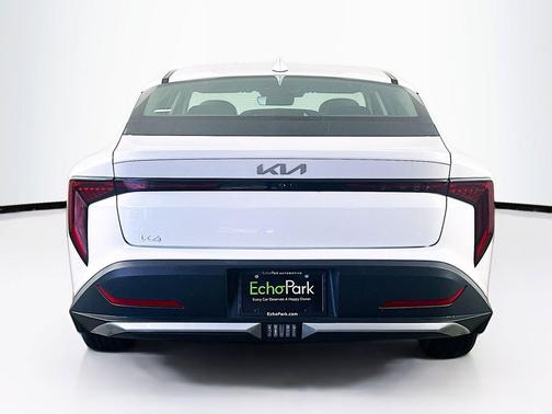 Snow White Pearl 2025 Kia K4 LXS