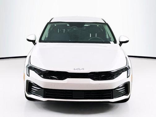 Snow White Pearl 2025 Kia K5 LXS