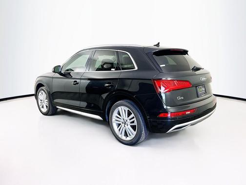 Mythos Black Metallic 2019 Audi Q5 45 Premium