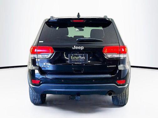 Diamond Black Crystal Pearlcoat 2018 Jeep Grand Cherokee Laredo E