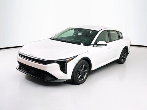 Snow White Pearl 2025 Kia K4 LXS