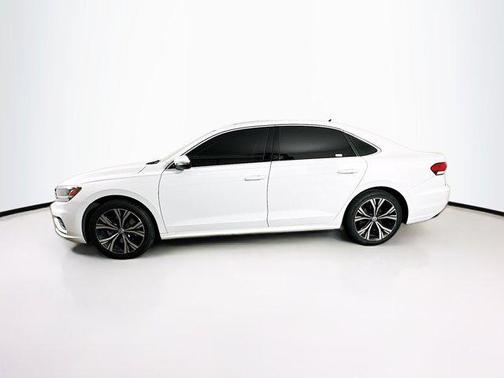 Pure White 2021 Volkswagen Passat 2.0T SE
