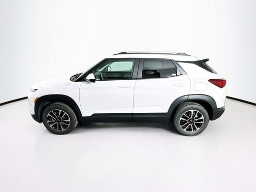 Summit White 2025 Chevrolet Trailblazer LT
